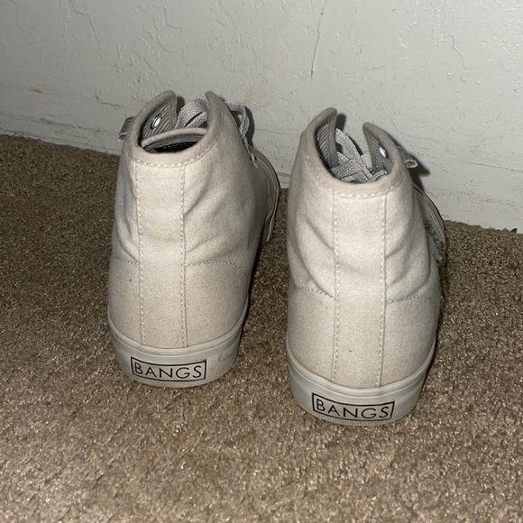 Light grey high top Bangs shoes. Succulent embroidery on the side. - Picture 4 of 4